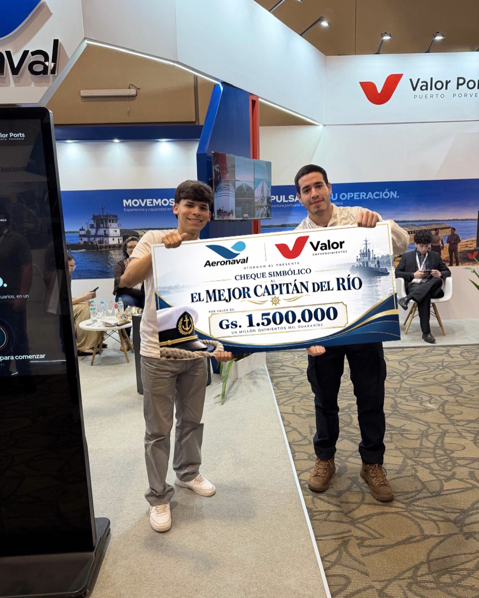 Entrega del premio de El Mejor Capitán del Río en el stand de Aeronaval, Boat Port Show 2026